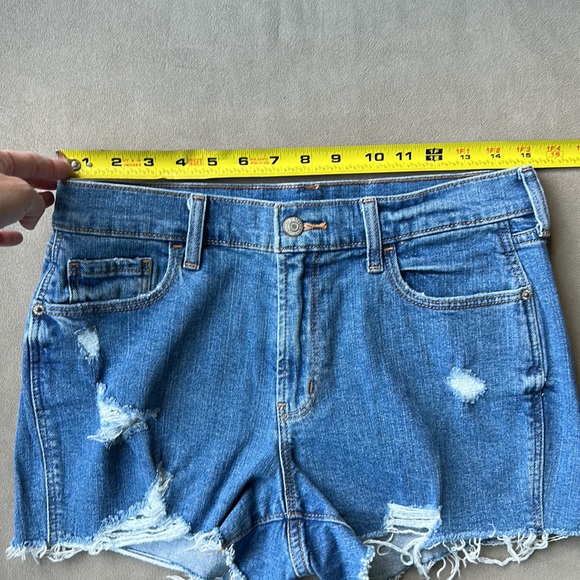 Old Navy distressed mid-rise boyfriend shorts size 6 B37 - Picture 5 of 9